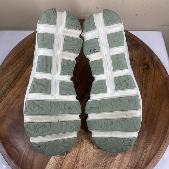 On Cloudaway Ice Moss Womens White And Green Size 7.5 Running Shoes 49.98469 - Picture 8 of 10